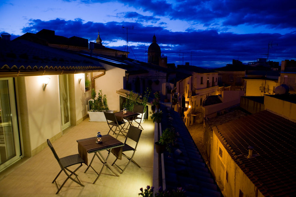 A Mo Casa Bed and Breakfast Comiso Exteriör bild